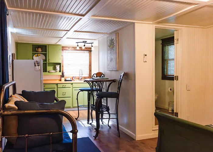 Lake Access Sunshine Suite - 30
