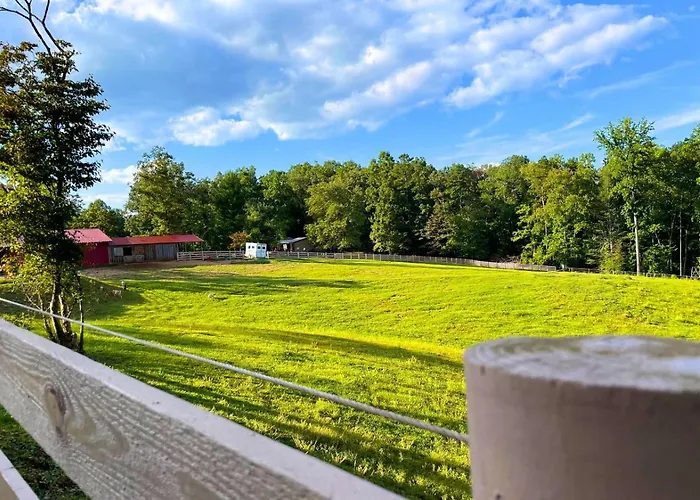 Meadow Retreat - Hot Tub, Fire Pit & Games