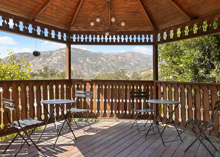 The Whitney- Sequoia Motel Rm7