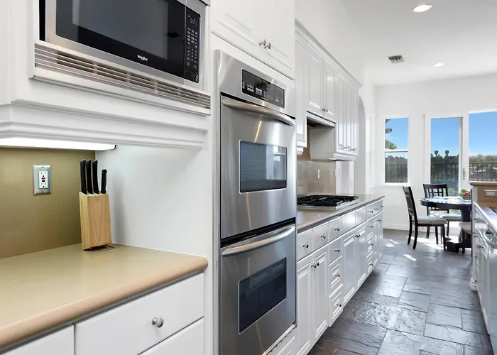 Spacious Luxury Home In Gated Community With Resort Pool & Scenic Views