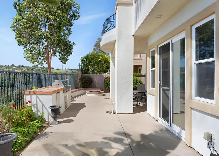 Spacious Luxury Home In Gated Community With Resort Pool & Scenic Views