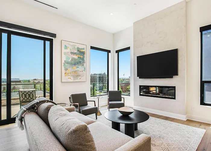 Holland Loft High End Finishes King Balcony