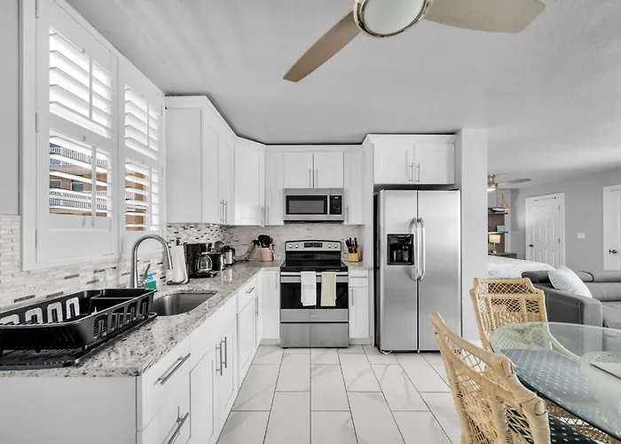 Studio Steps To Bonita Beach Heated Pools Hot Tub