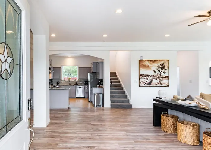 Family-Ready 4Br With Yard & Kids Playground