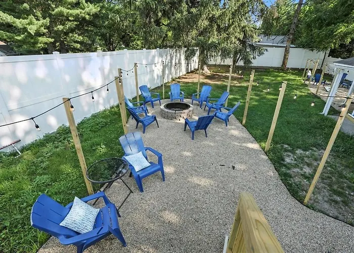 Golden Dunes Stay Valpo 5 Bedroom 3 King Beds, Game Area