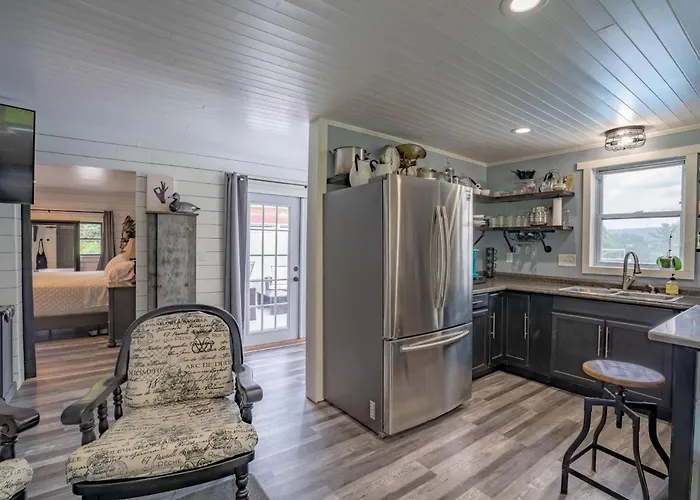 Luxury Poolside Suite With Views + Private Hot Tub