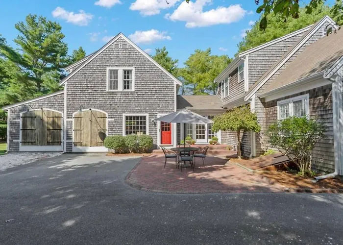 Gorgeous Home 1 Mile To Beach And Near Cape Cod Bikepath