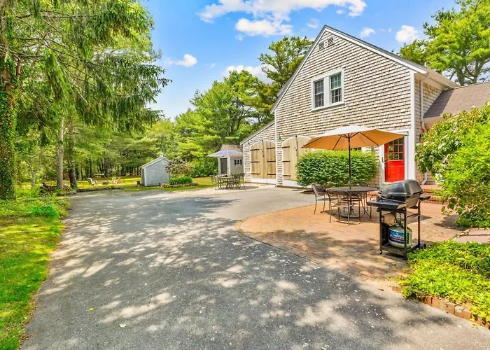 Gorgeous Home 1 Mile To Beach And Near Cape Cod Bikepath