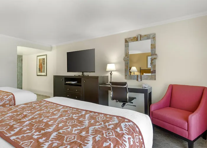 Best Western Plus Arroyo Roble Hotel & Creekside Villas