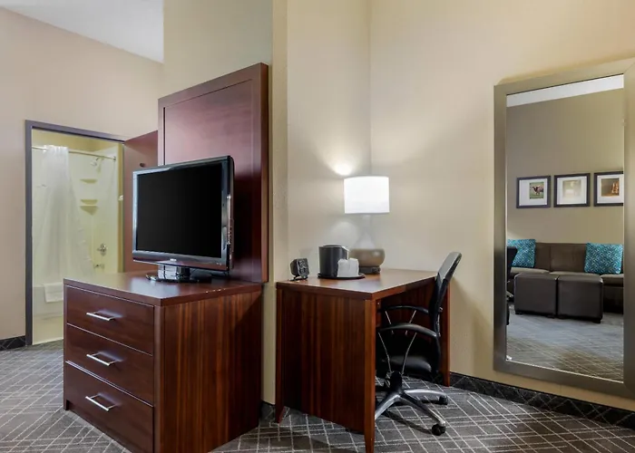 Comfort Suites Waco North - Near University Area