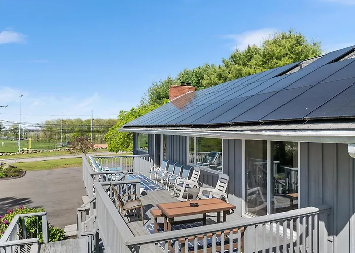 Exceptional Contemporary Retreat With 4 King Beds In Mystic Ct