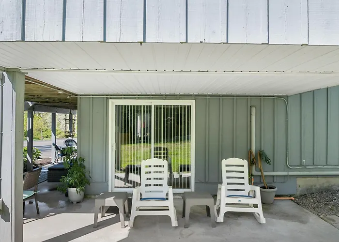 Exceptional Contemporary Retreat With 4 King Beds In Mystic Ct