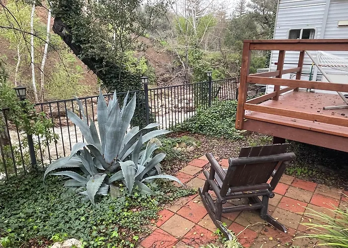 Vintage Rv Creekside Nature Retreat Near Ojai Next To Swim Holes Hike