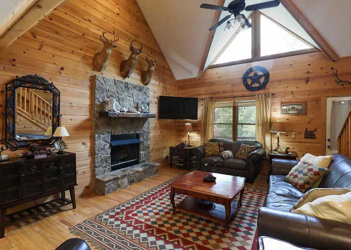 3-Story Private Cabin With Hot Tub And Fire Pit