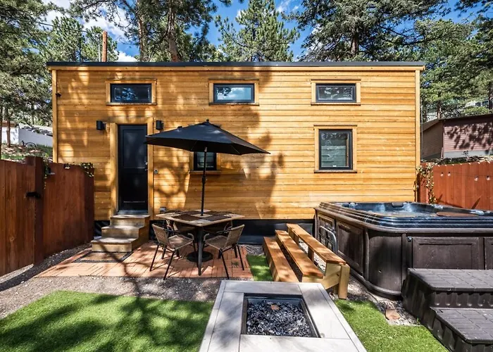 Luxury Glamping Tiny Haven, Firepit & Grill