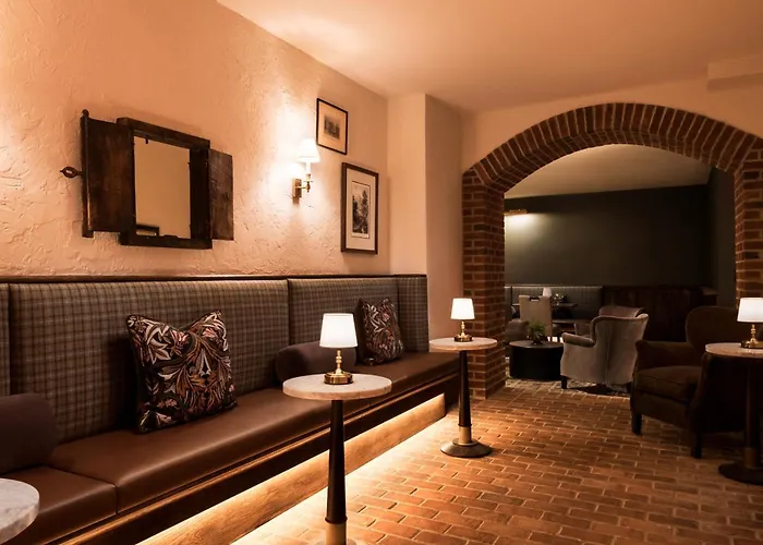 86 State Circle - Luxury Boutique Hotel