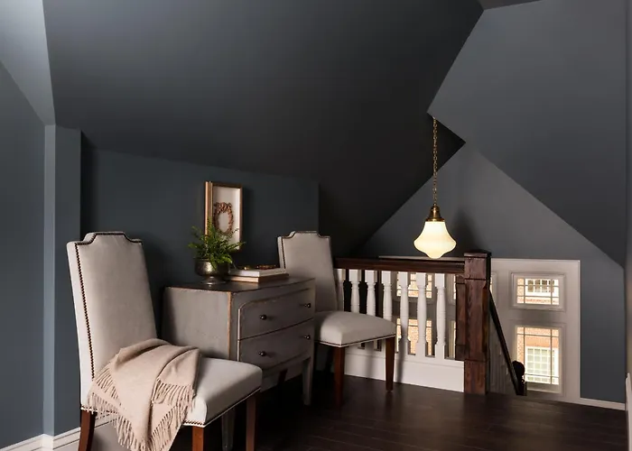 86 State Circle - Luxury Boutique Hotel