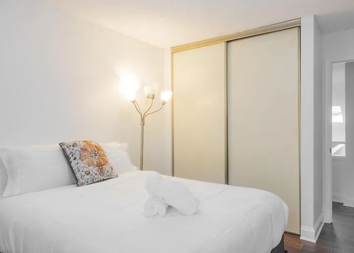 Pet-Friendly Beach Getaway, Relax By The Bay!