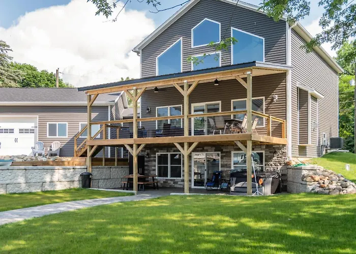 Lakeview Retreat, 6Br With Hot Tub Bliss