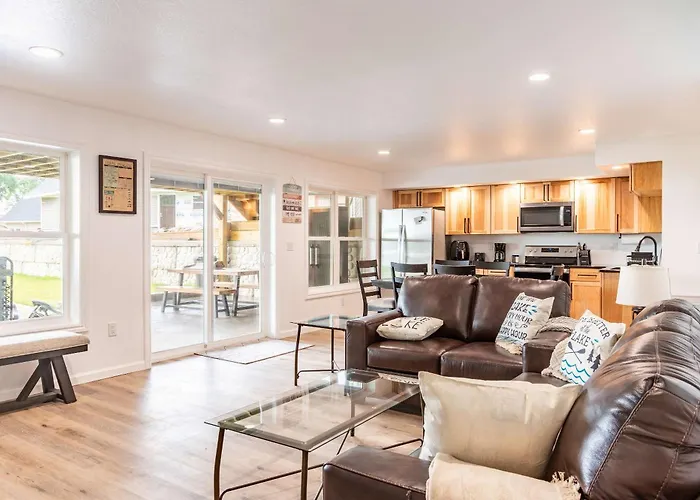 Lakeview Retreat, 6Br With Hot Tub Bliss