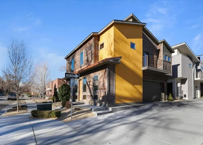 Reno Basecamp 2 King Suites, Walk To Food And Fun