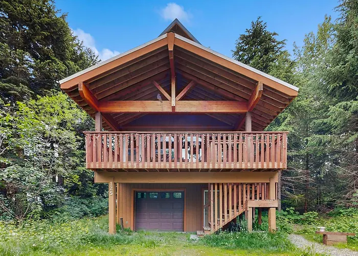 Quiet Girdwood Chalet Pointed Toward Turnagain Arm