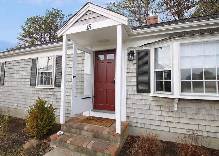 Cape Cod Cottage By Leavetown Vacations