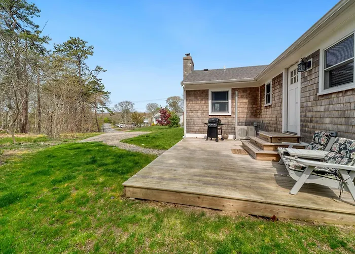 Studio With Deck By Leavetown Vacations