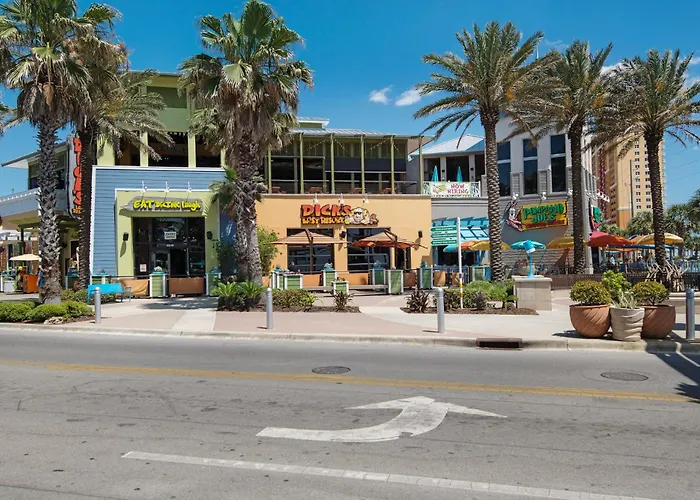 Vacation In This Gorgeous 2-Story Home! 3 Bedroom 3 Ba! Sleeps 8!