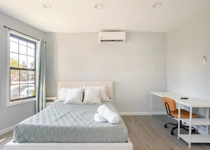 Modern Apartment In Black Rock-