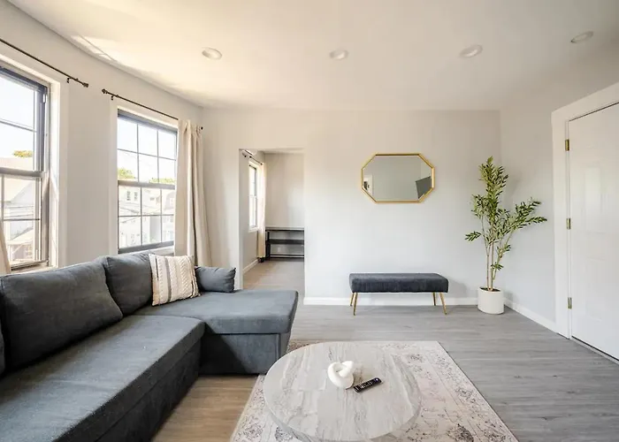 Modern 3-Bdrm Apt In Black Rock