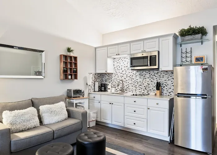 Chic Studio, Sleeps 2, Walk To Dining And Skiing, Shared Pool, Hot Tub, And Tennis
