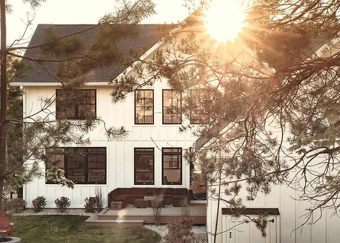 Giuliana Rose Farmhouse - On Traverse City Vineyard