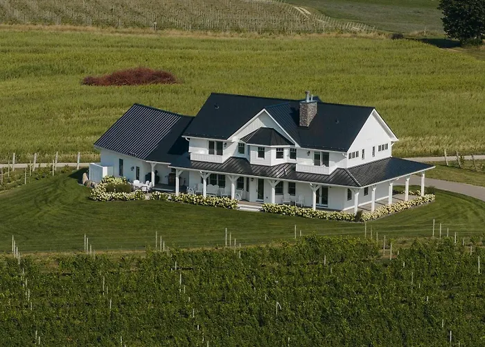 Ann Riley Farmhouse - Vineyard By Traverse City