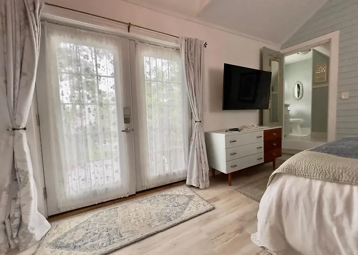 Recharge At Tranquil Sea Salt Cottage In Historic Wiscasset