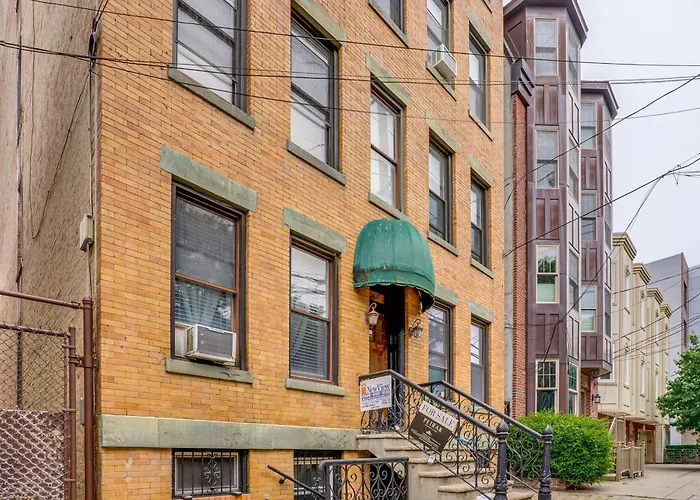 Walk To Washington St: Hoboken Apt W/ Balcony!