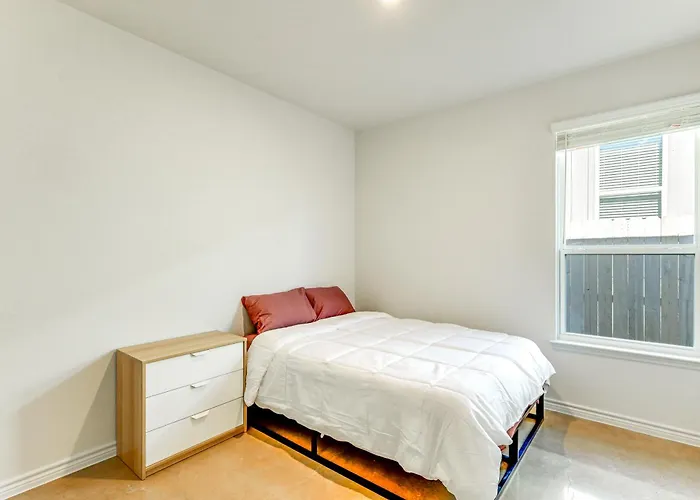 2 Mi To Downtown Temple: Newly Built Townhome!