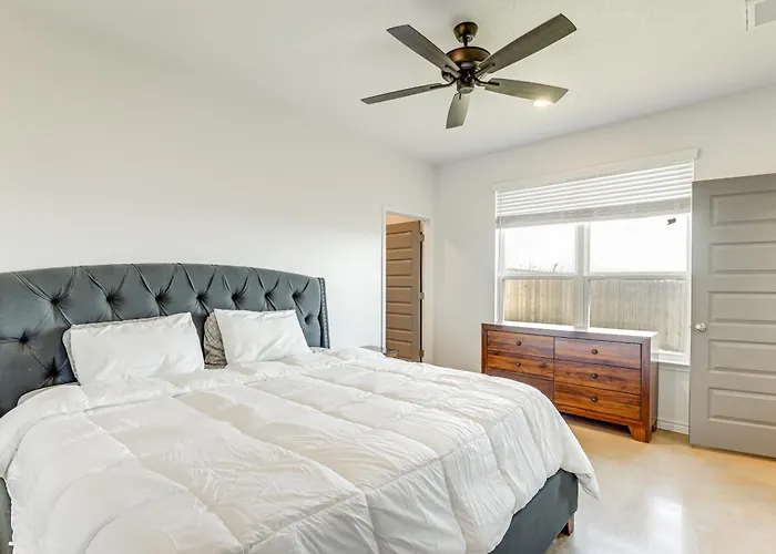 2 Mi To Downtown Temple: Newly Built Townhome!