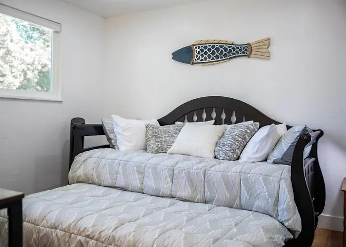 Lilypad Retreat + Pet Friendly Ski Base