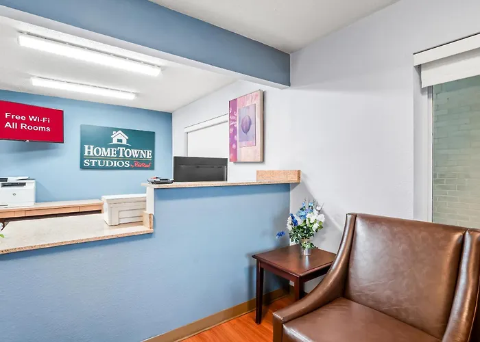 Hometowne Studios By Red Roof Detroit - Livonia