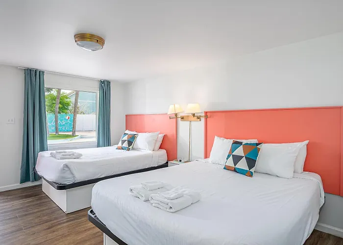 Royal Palms Motel