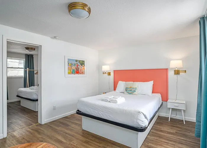 Royal Palms Motel