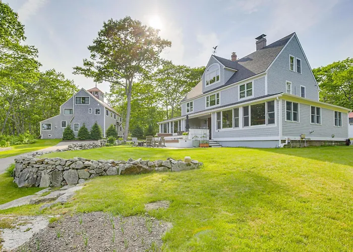 Spacious Kennebunkport Home W/ View, 2 Mi To Beach