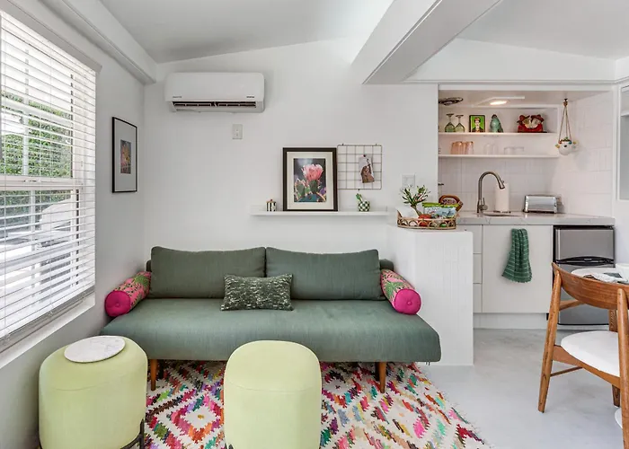 5 Blocks To El Paseo: Palm Desert Casita W/ Pool