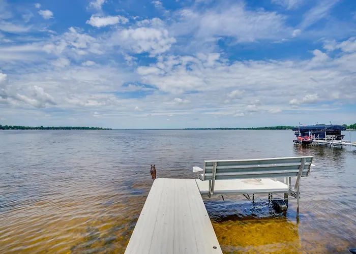 Bright Shawano Lake Oasis - Walk To Boat Launch!