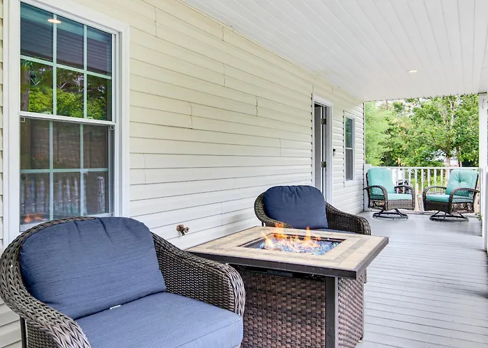4 Mi To Main Street: Petite Weaverville Escape!