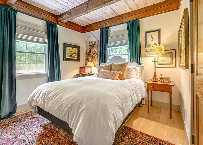 Enchanting Highlands Cottage W/ Pond & Waterfall