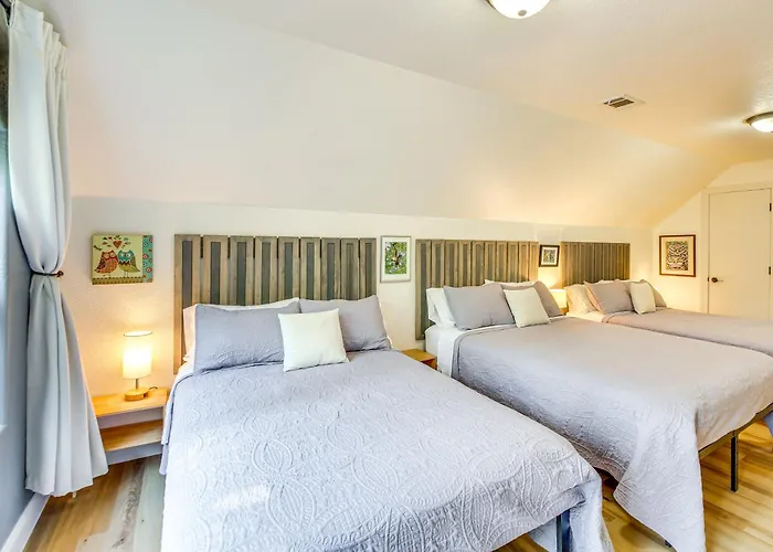 < 5 Mi To Lake Desoto: Grand Hot Springs Home