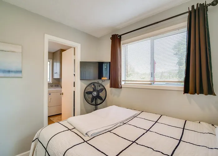 Cozy Roseburg Home W/ Deck + Gas Grill!