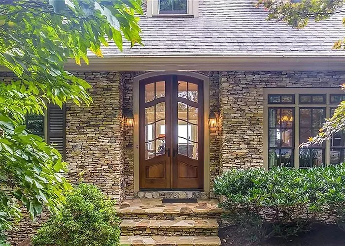 Eagles View - Gorgeous Mountain Views + Luxury Interiors + Telescope + Library